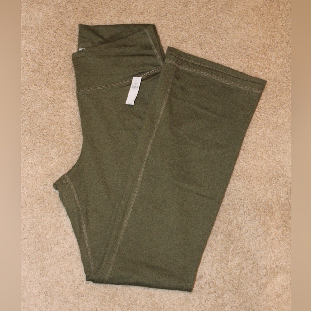 NWT Old Navy High Waisted Cloudcomfy Boot Cut Leggings